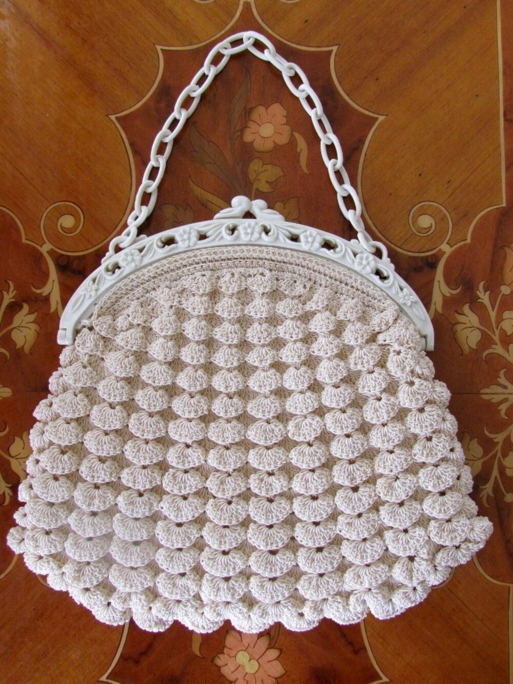 VINTAGE PURSE, DAINTY 1930s CROCHETED SHELLS, WEDDING, CONFIRMATION, CHURCH EUC